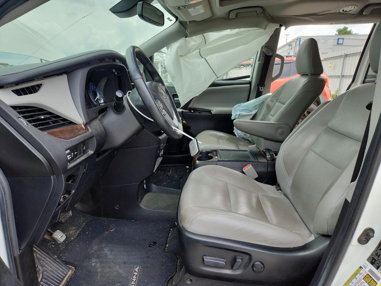 2019 Toyota Sienna Limited 7-Passenger - Image 7