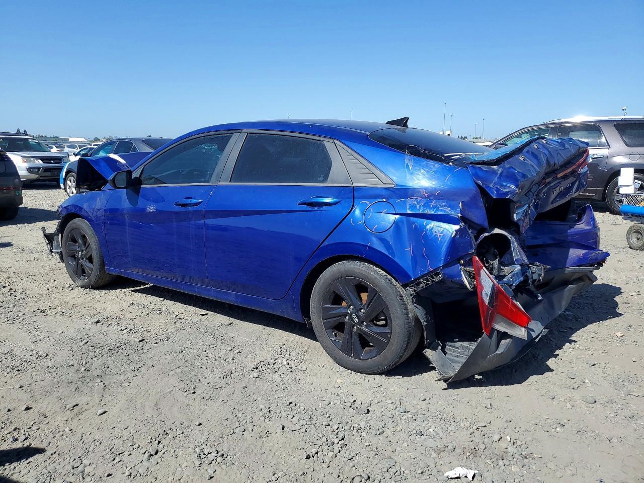 2021 Hyundai Elantra - Фото 2