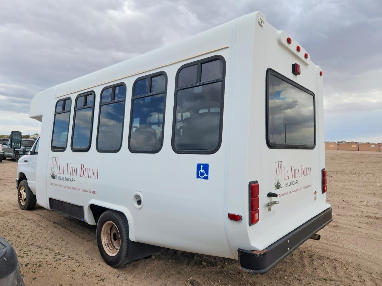 2008 Ford E350 Shuttle Bus - Фото 2