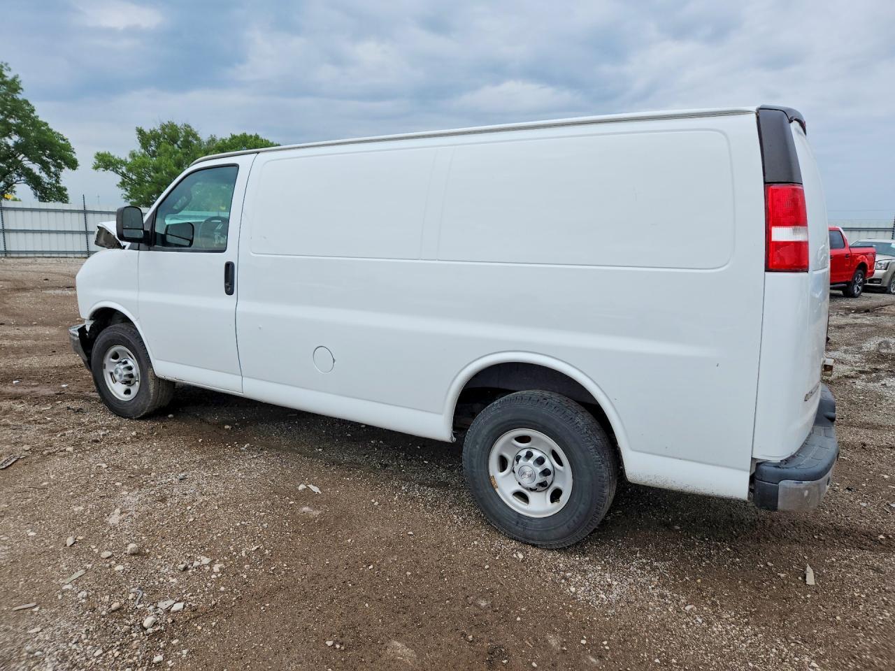 2019 Chevrolet Express G3500 - Фото 2