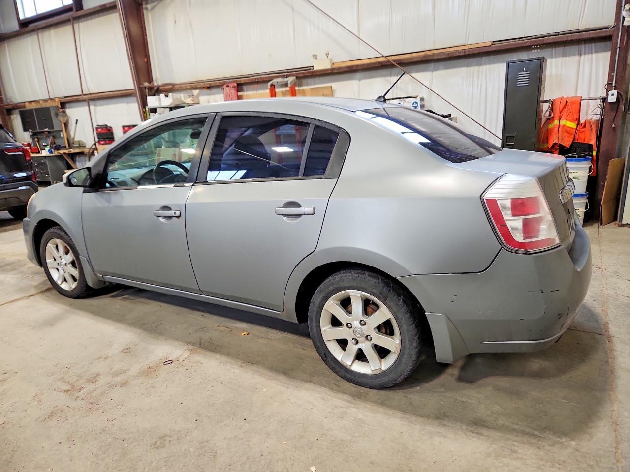 2010 Nissan Sentra 2.0 - Фото 2