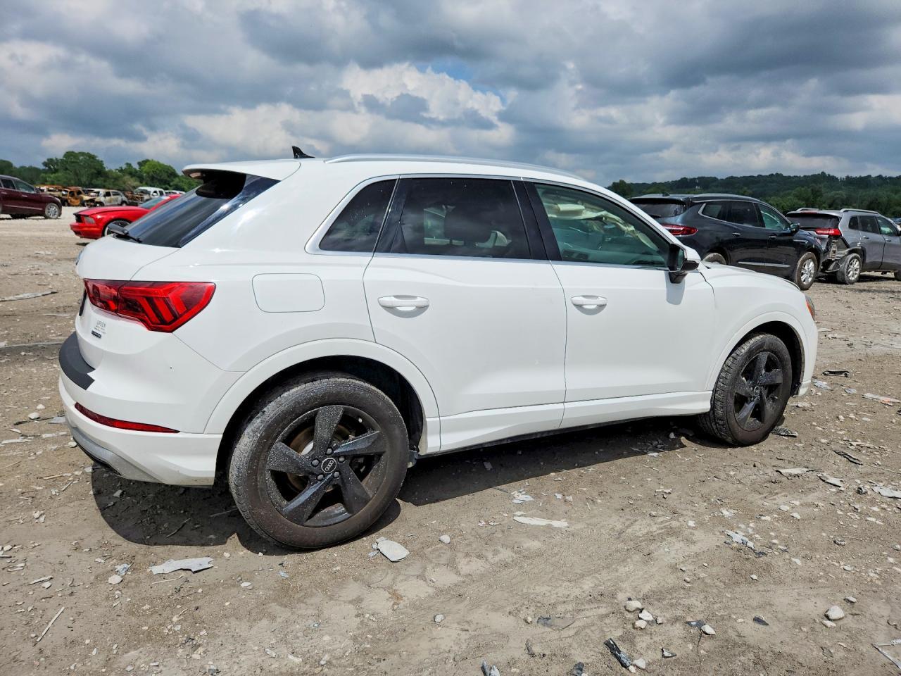 2021 Audi Q3 Premium 40 - Фото 3