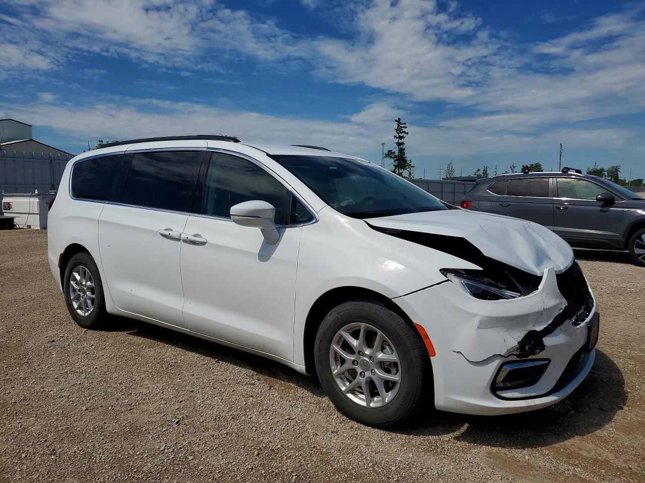 2022 Chrysler Pacifica Touring L - Image 4