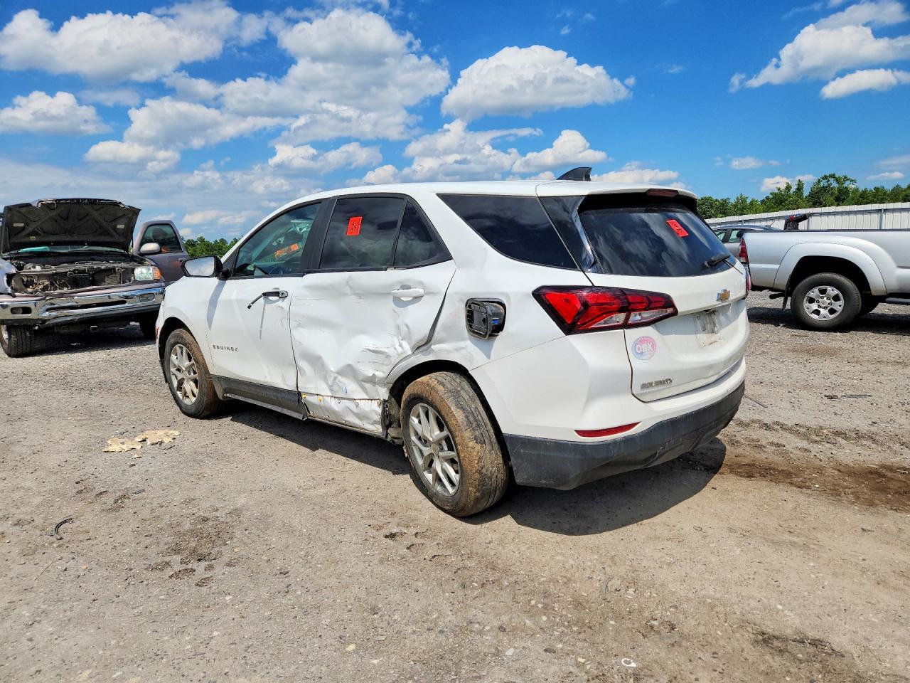 2022 Chevrolet Equinox Ls - Image 2