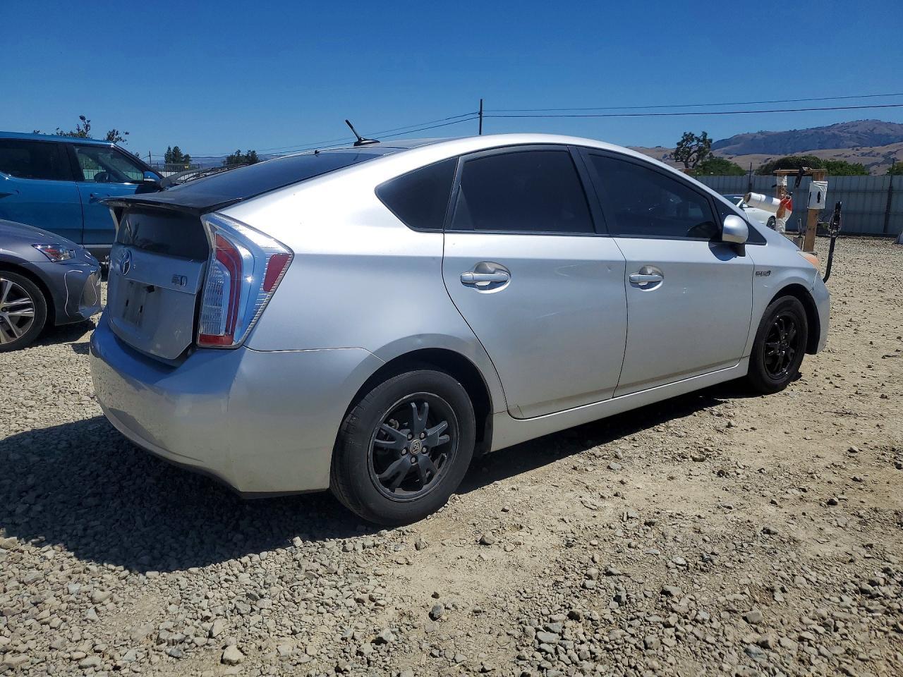 2012 Toyota Prius Three - Image 3