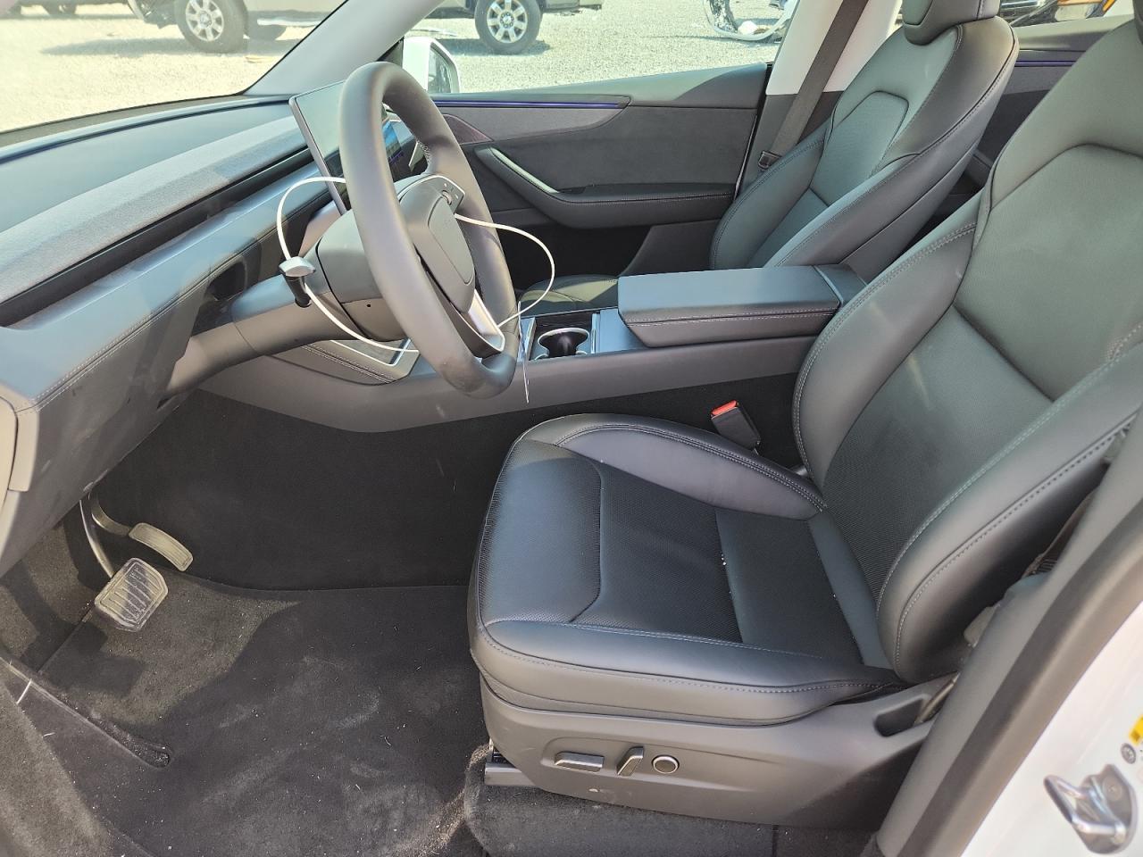 2026 Tesla Model Y - Фото 7