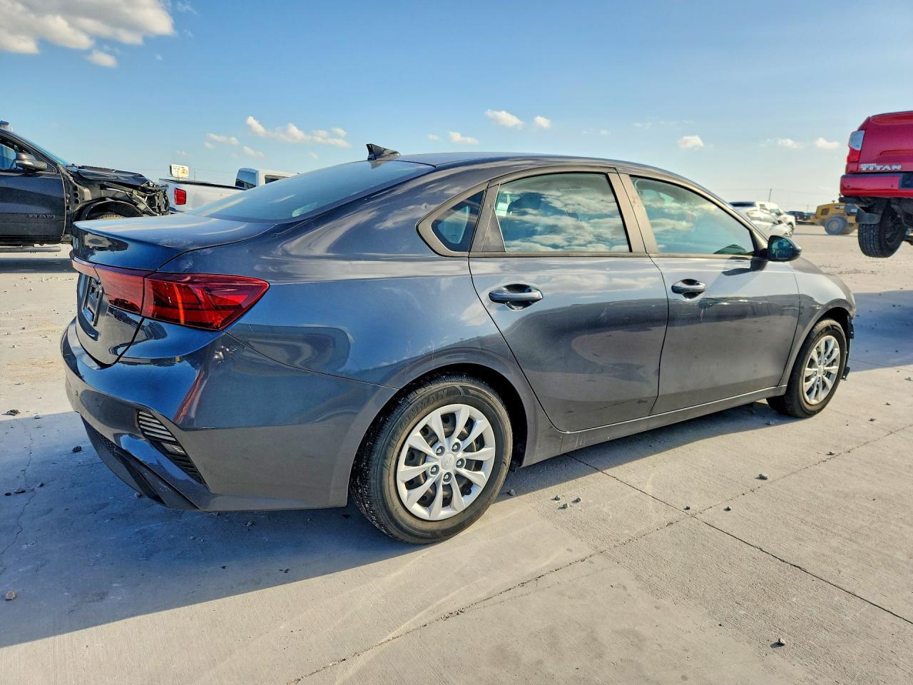 2022 Kia Forte Fe - Фото 3