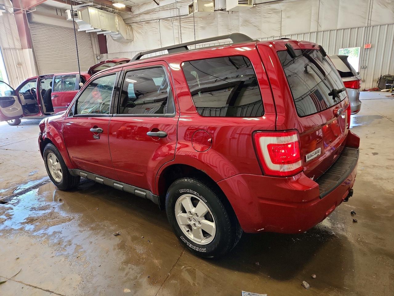 2010 Ford Escape Xlt - Image 2