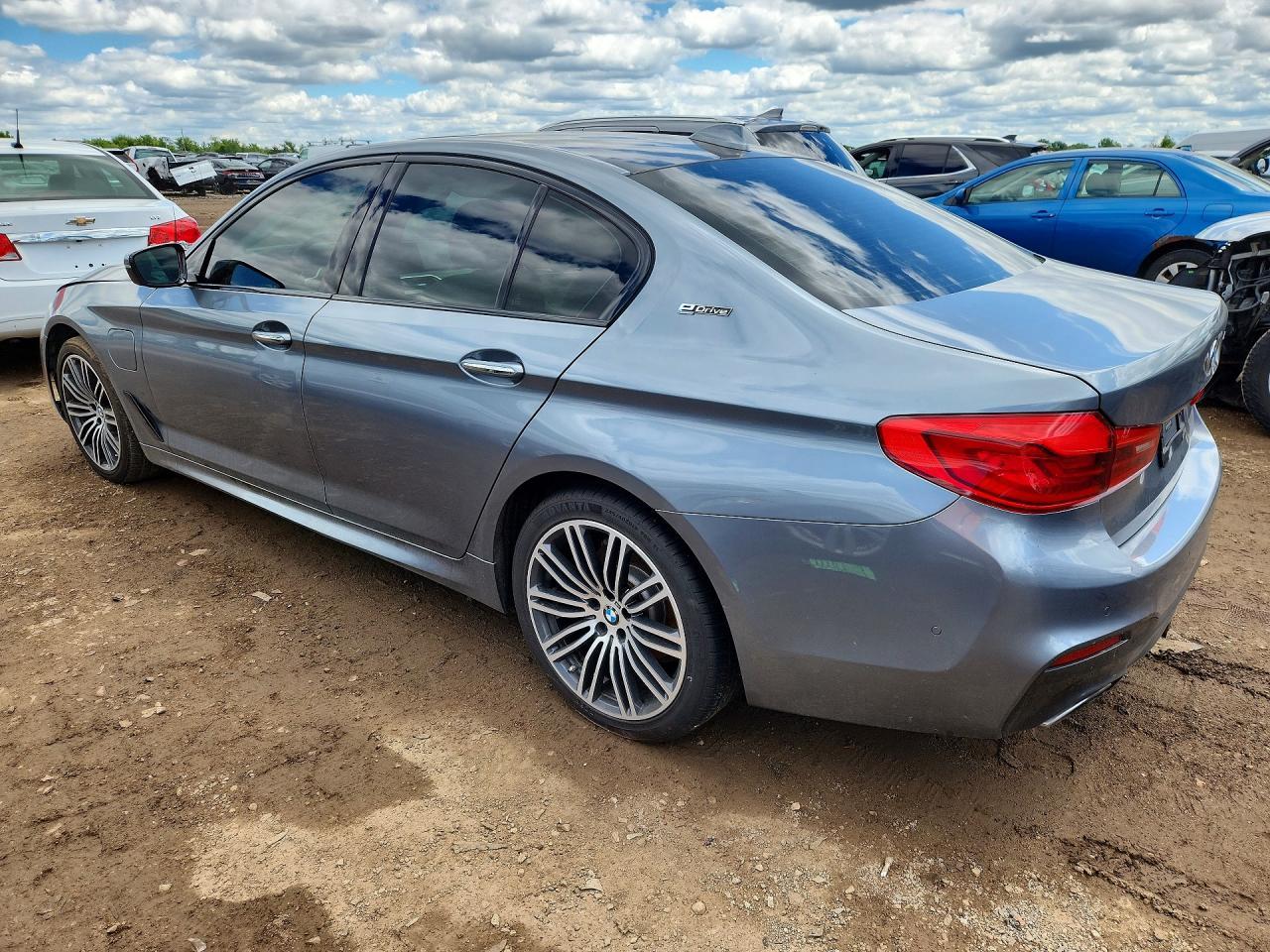 2018 BMW 530E - Фото 2