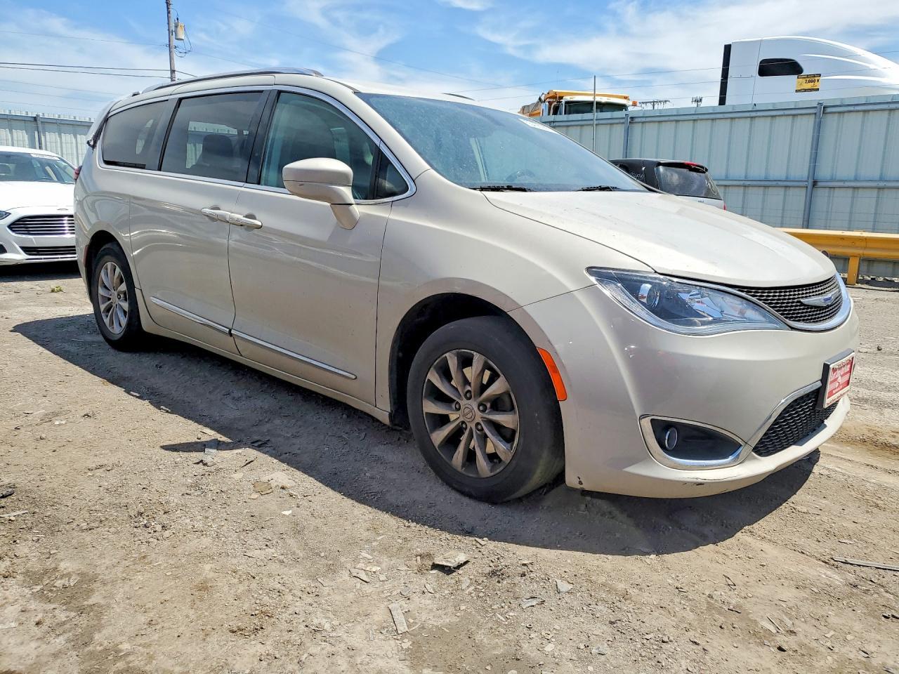 2019 Chrysler Pacifica Touring L - Фото 4