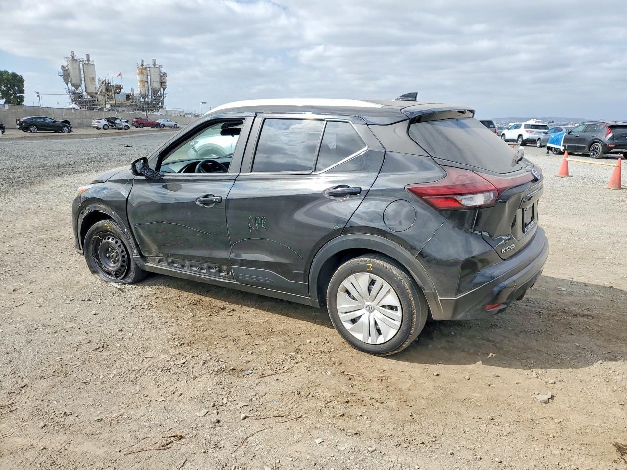 2021 Nissan Kicks Sv - Image 2