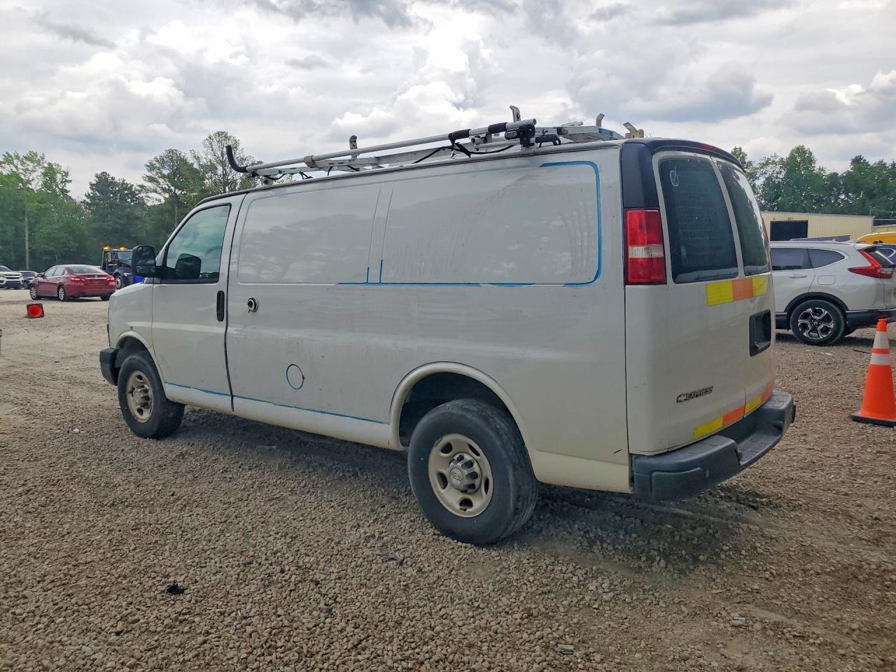 2018 Chevrolet Express G2500 - Фото 2