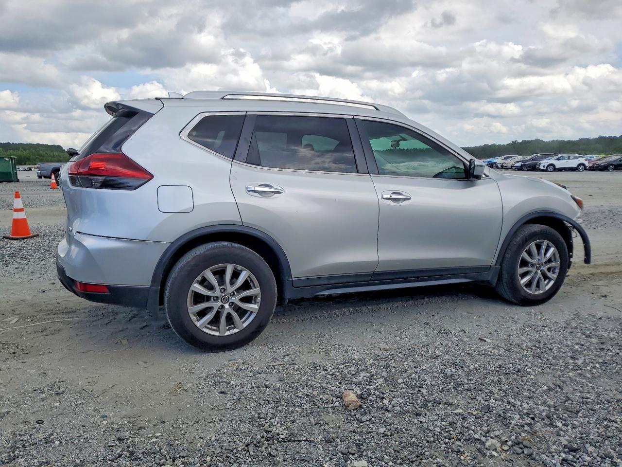 2018 Nissan Rogue Sv - Image 3