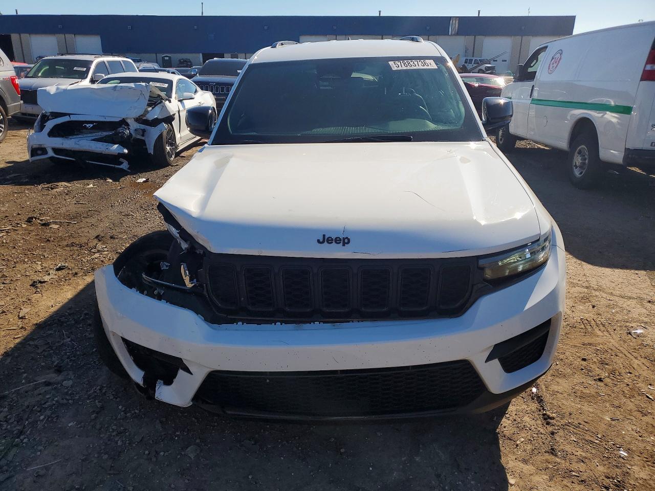 2024 Jeep Grand Cherokee Laredo - Image 5