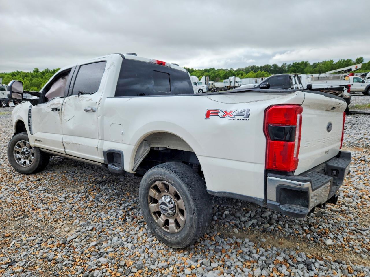2025 Ford F250 Super Duty - Image 2