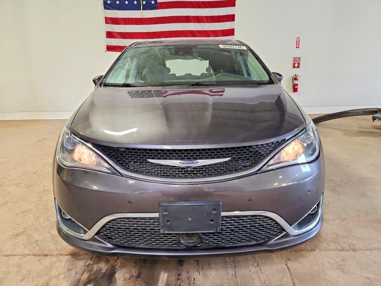 2020 Chrysler Pacifica Touring - Фото 5