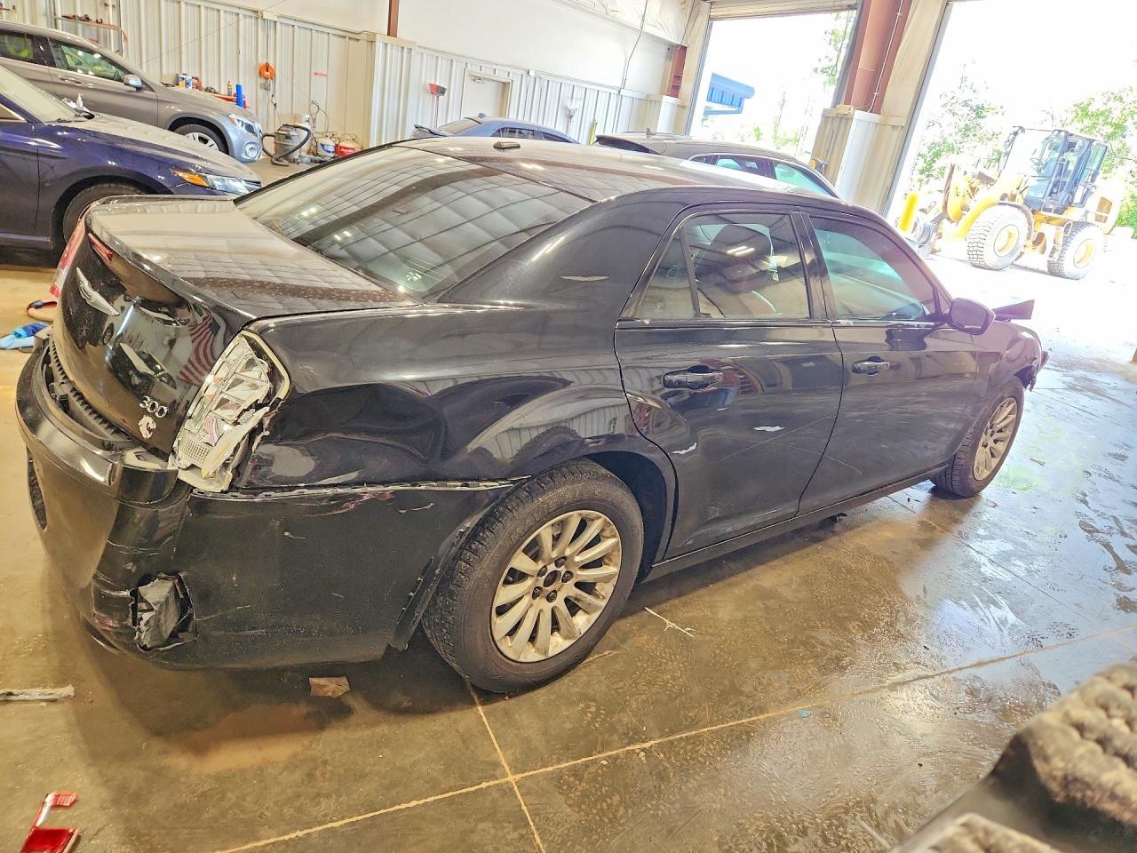 2011 Chrysler 300 - Фото 3