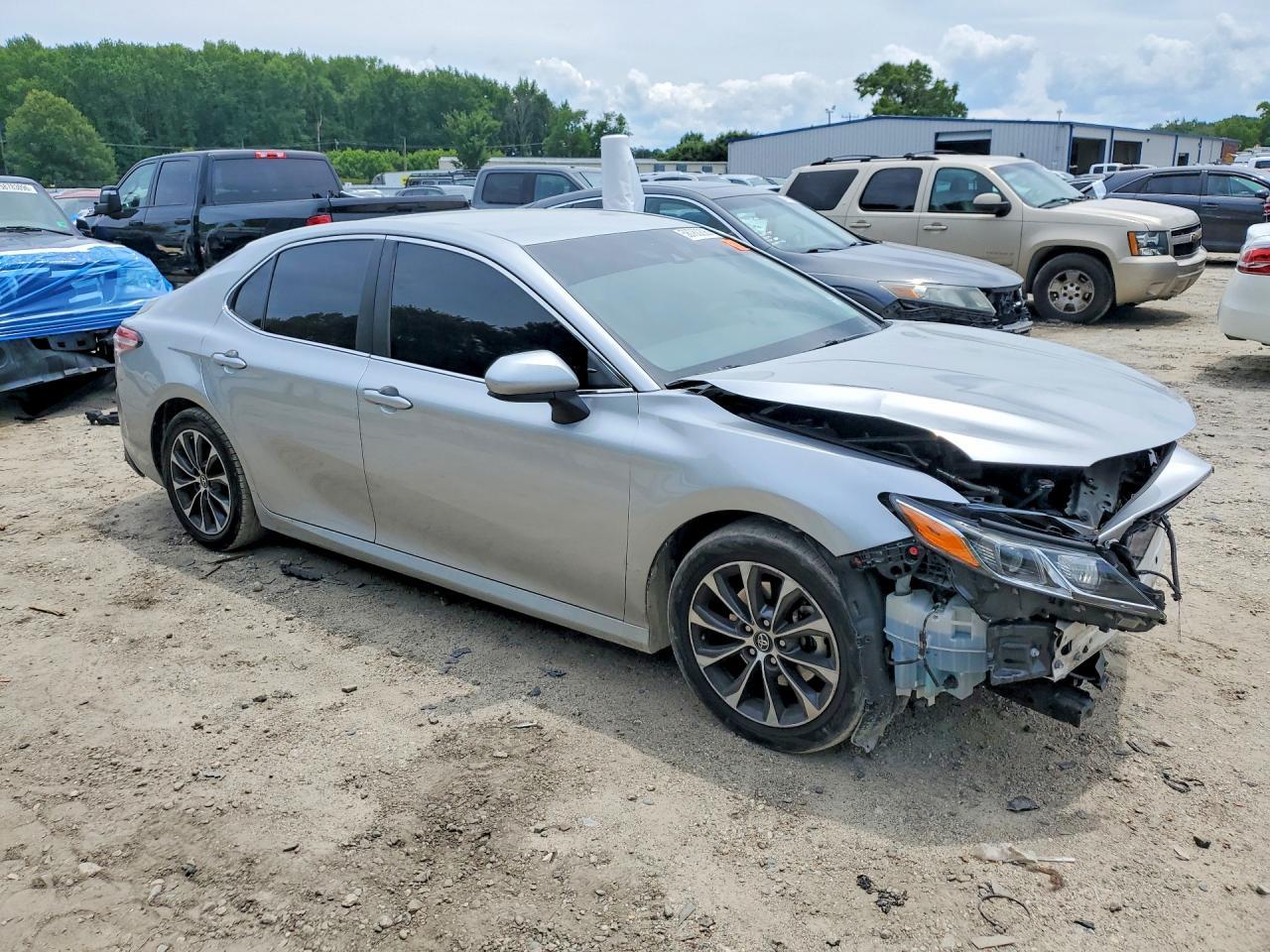 2018 Toyota Camry Le - Image 4