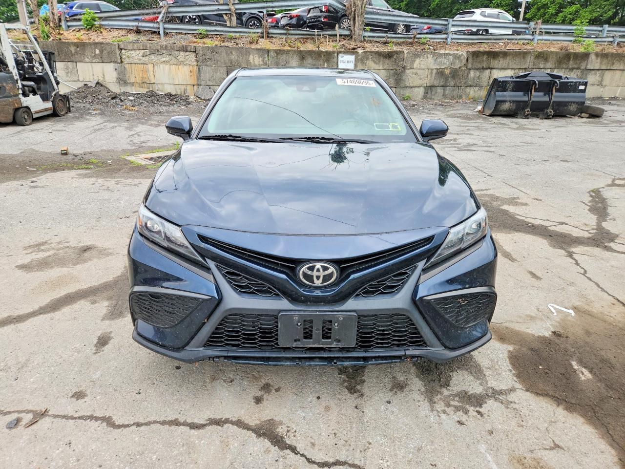 2021 Toyota Camry Se - Фото 5