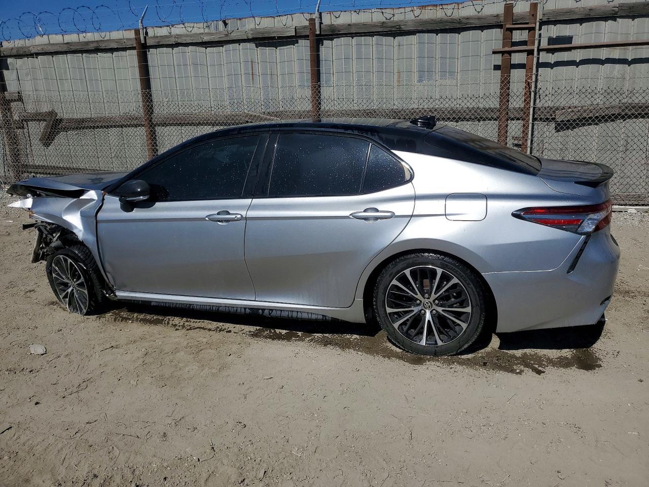 2019 Toyota Camry Xse - Image 2