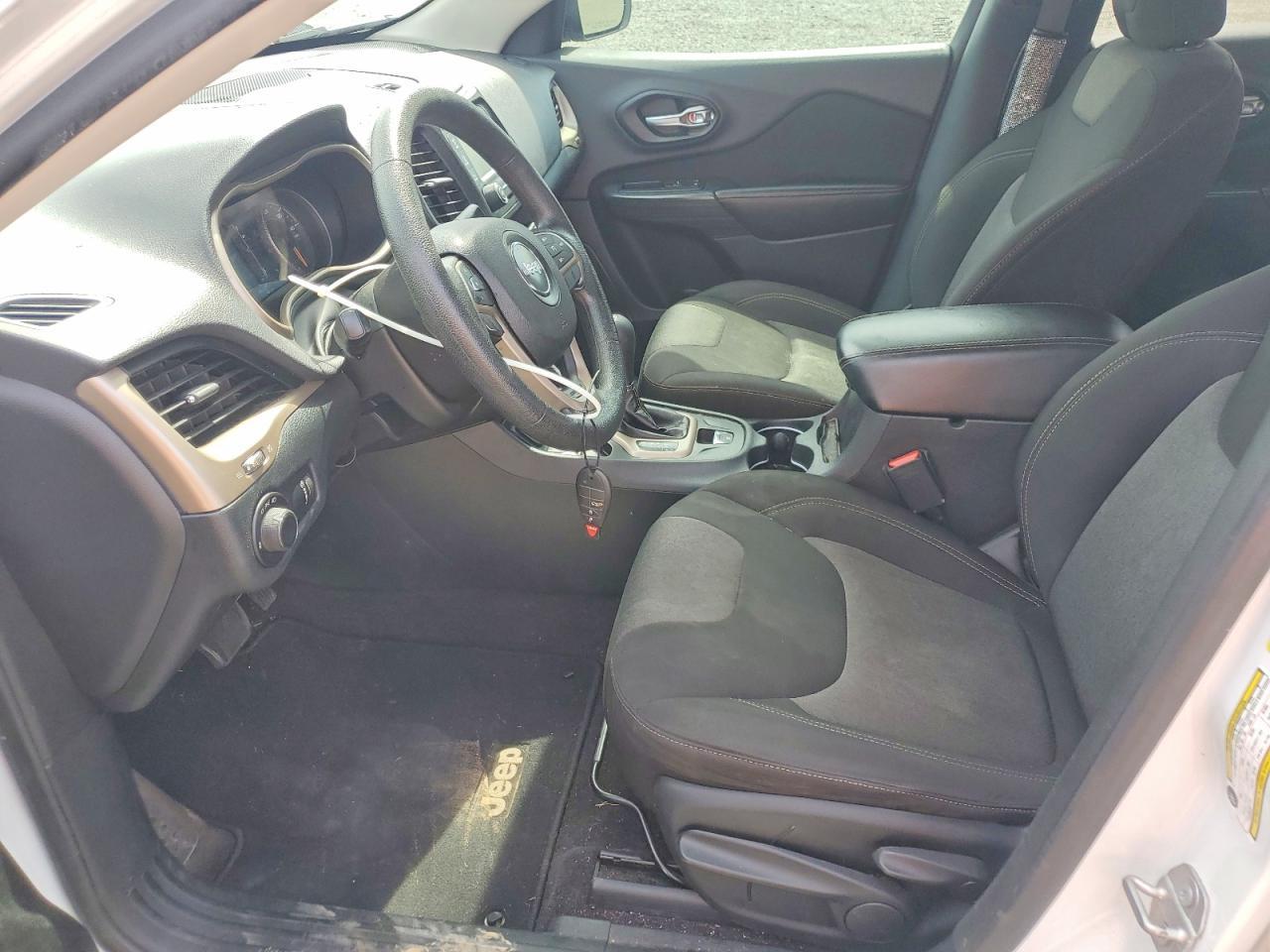 2016 Jeep Cherokee Sport - Image 7