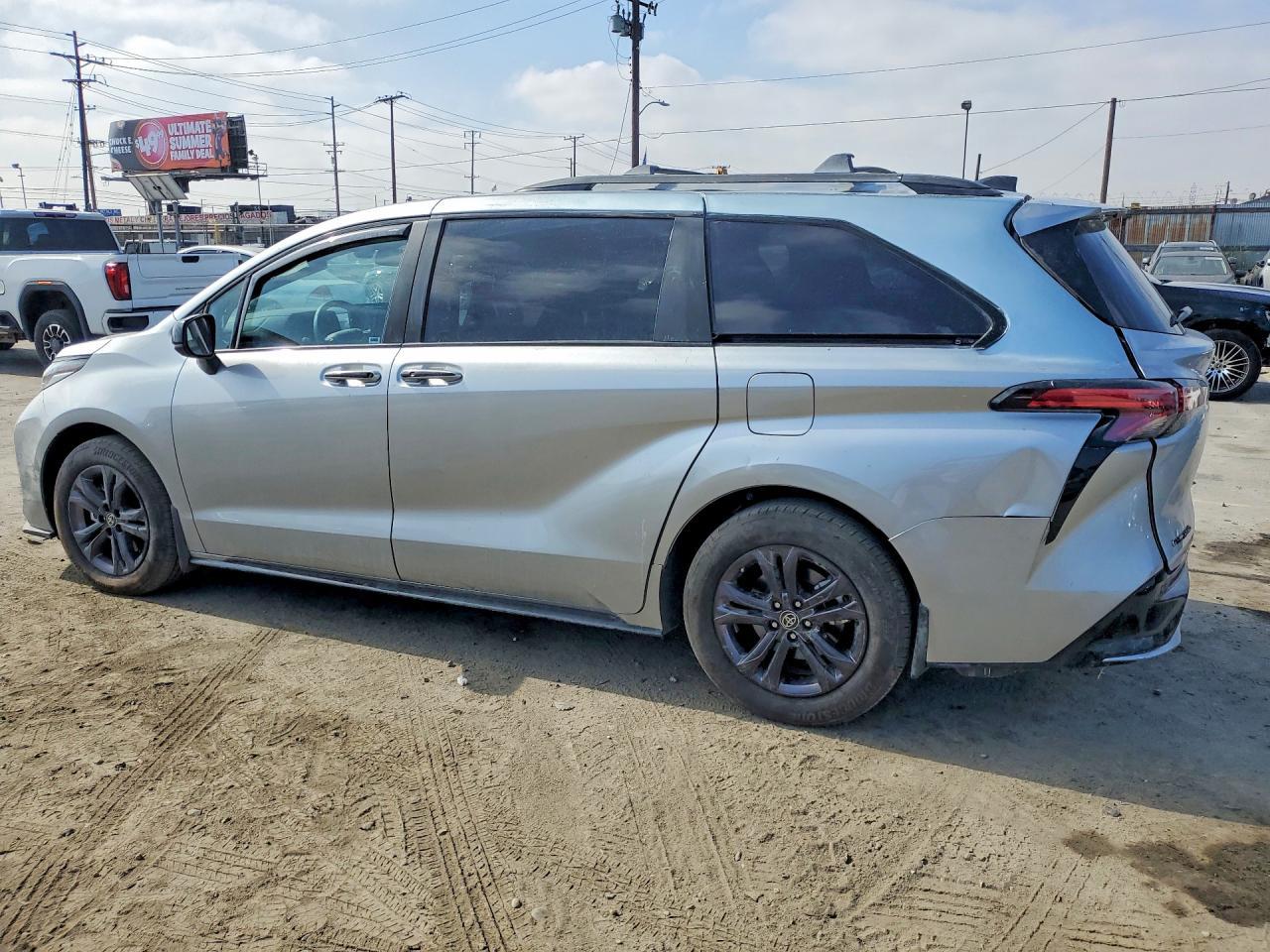 2025 Toyota Sienna Xse - Фото 2