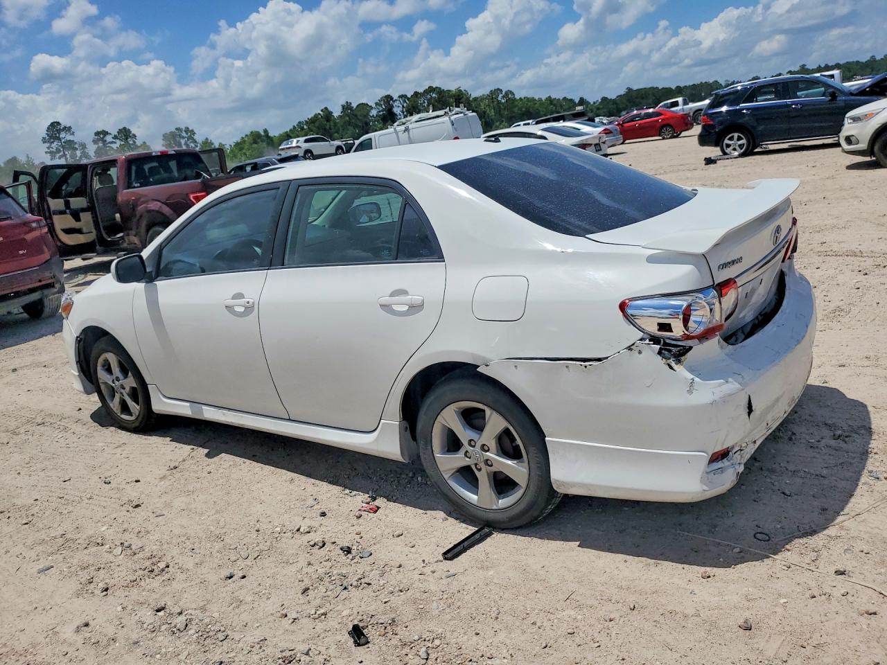 2011 Toyota Corolla S - Фото 2