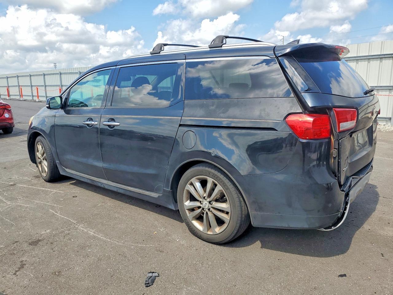 2018 Kia Sedona Sxl - Image 2