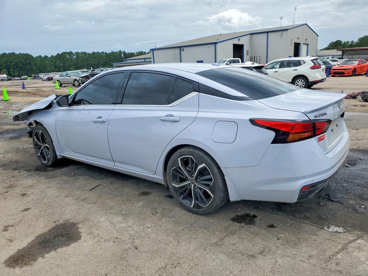 2025 Nissan Altima Sr - Image 2