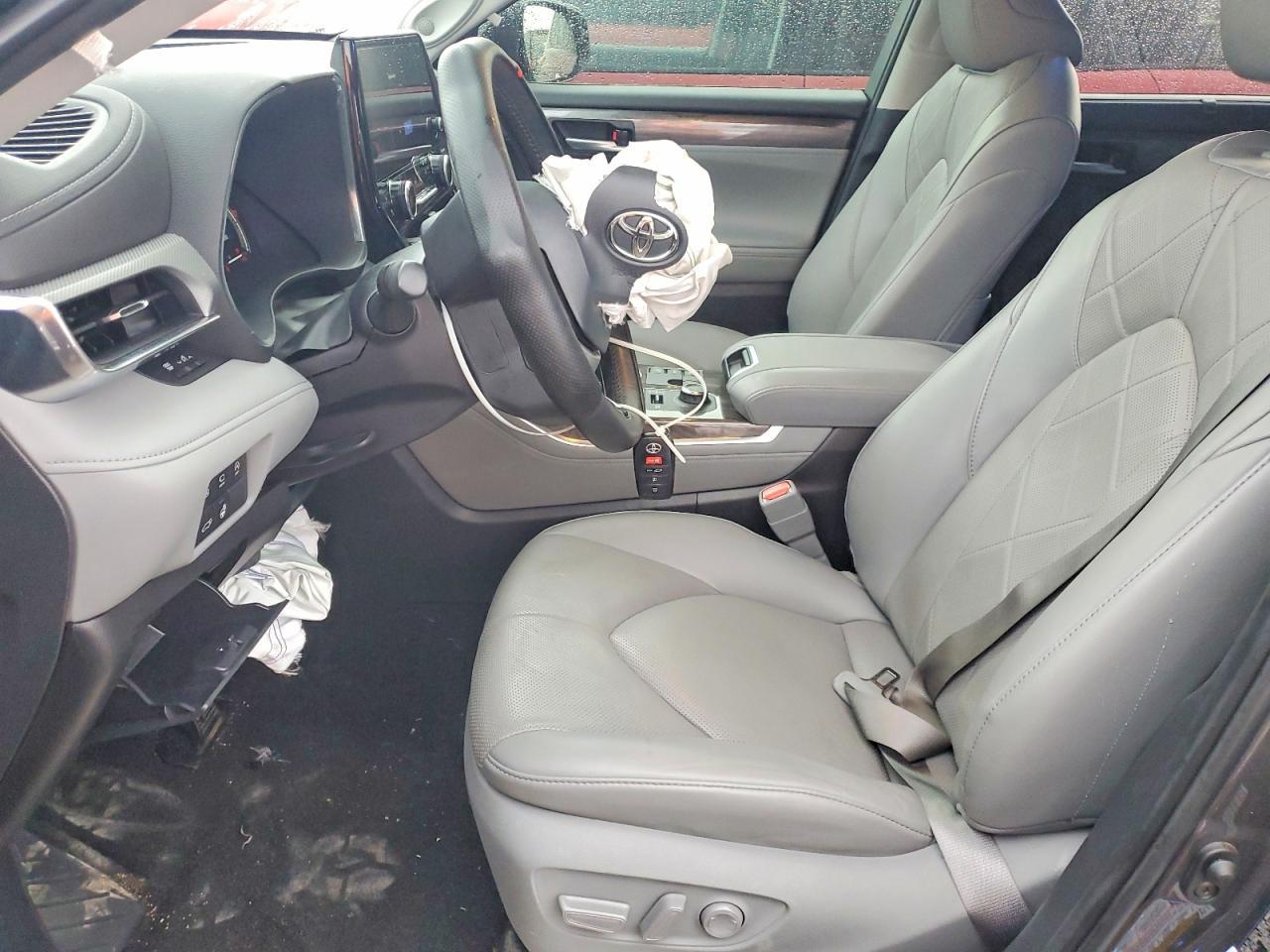 2024 Toyota Highlander Platinum - Image 7