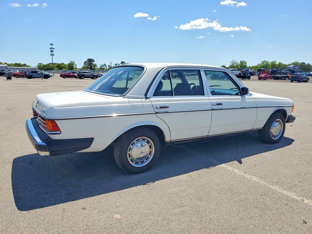 1983 Mercedes-Benz 240 D - Image 3