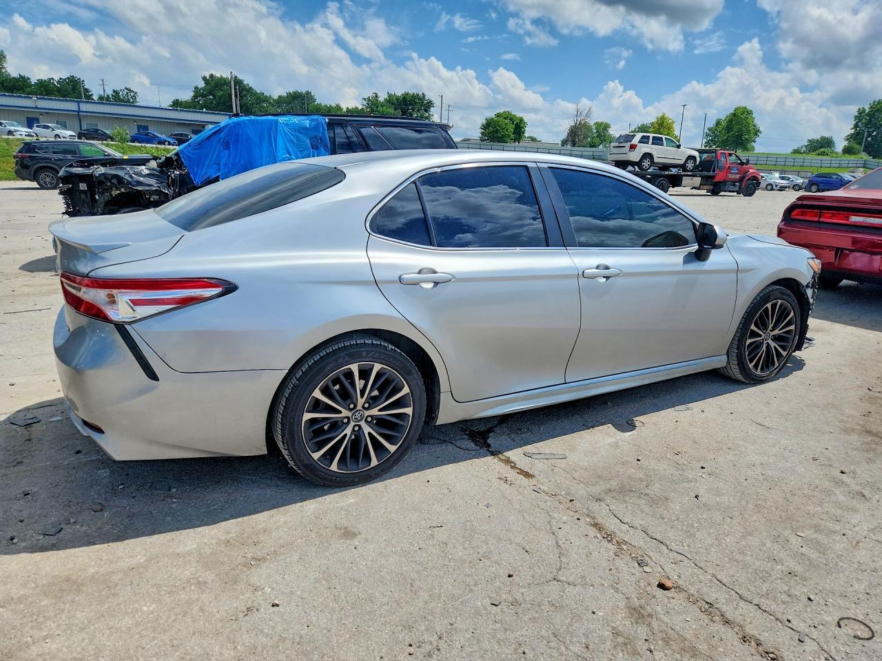2018 Toyota Camry Se - Фото 3