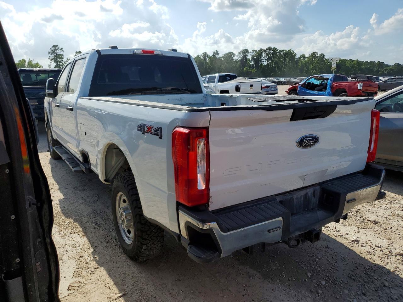 2023 Ford F350 Super Duty - Фото 2