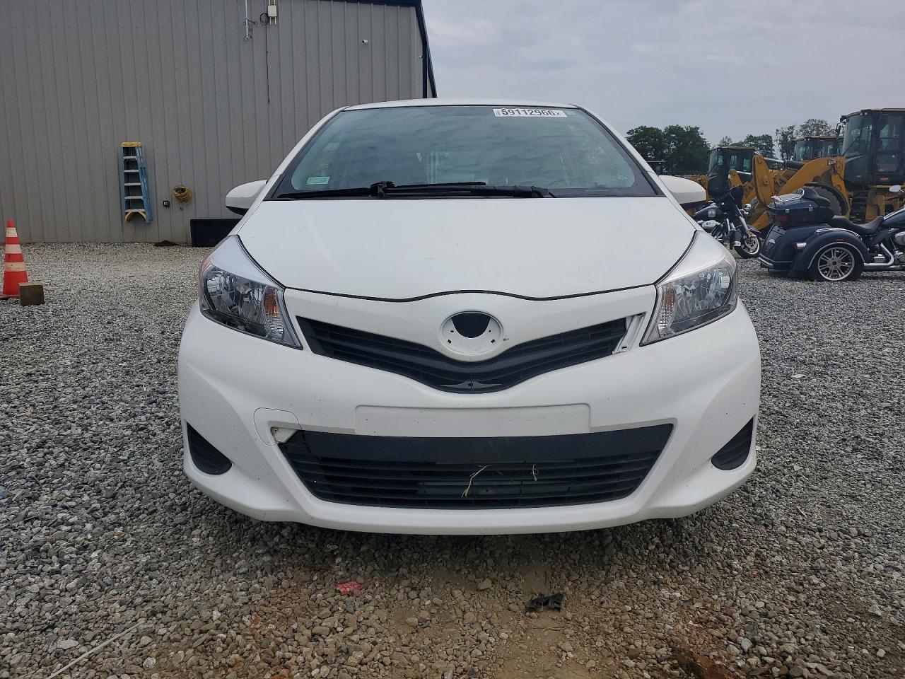 2012 Toyota Yaris 3-Door L - Фото 5