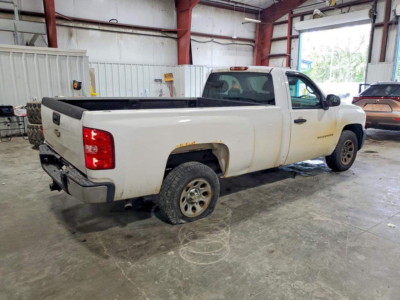 2008 Chevrolet Silverado C1500 - Фото 3