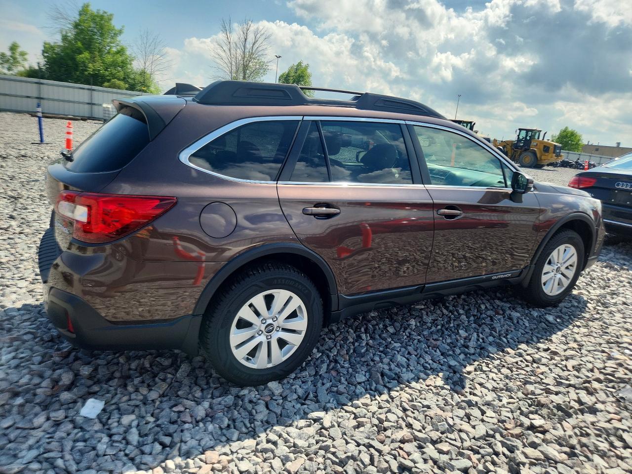 2019 Subaru Outback 2.5I Premium - Image 3
