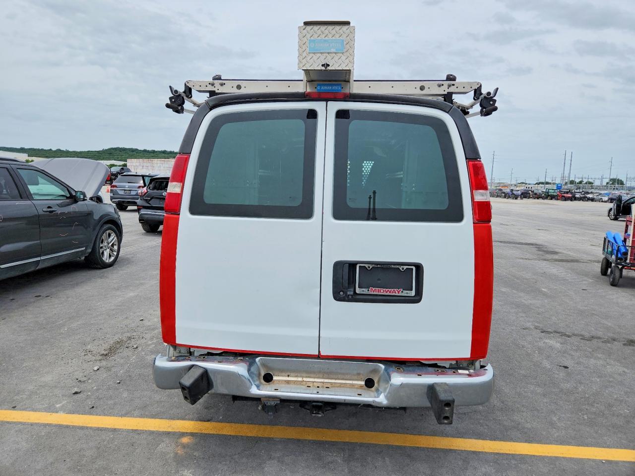 2020 Chevrolet Express - Фото 6
