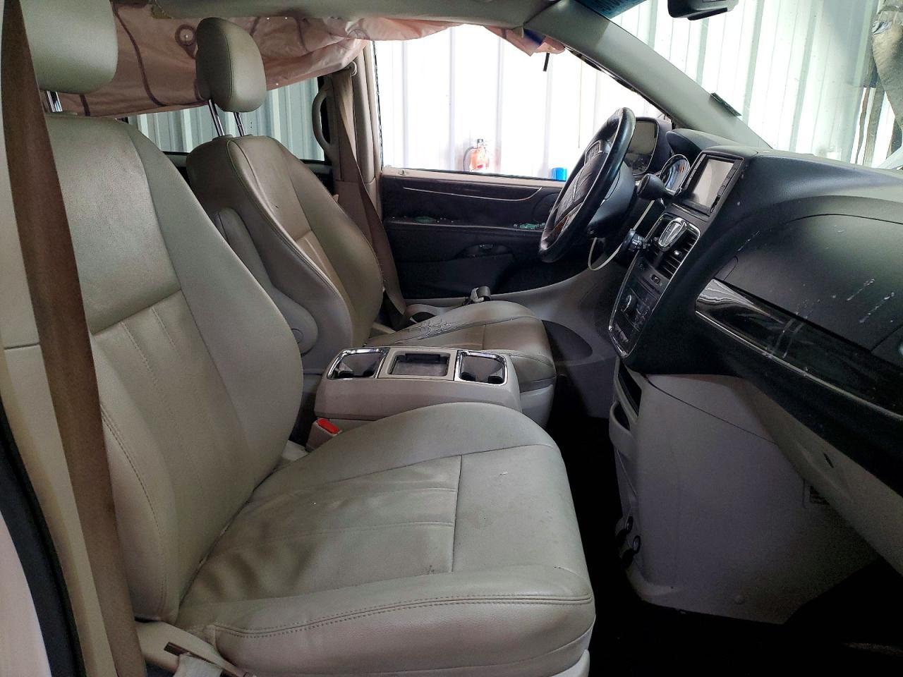 2013 Chrysler Town & Country Touring - Фото 7