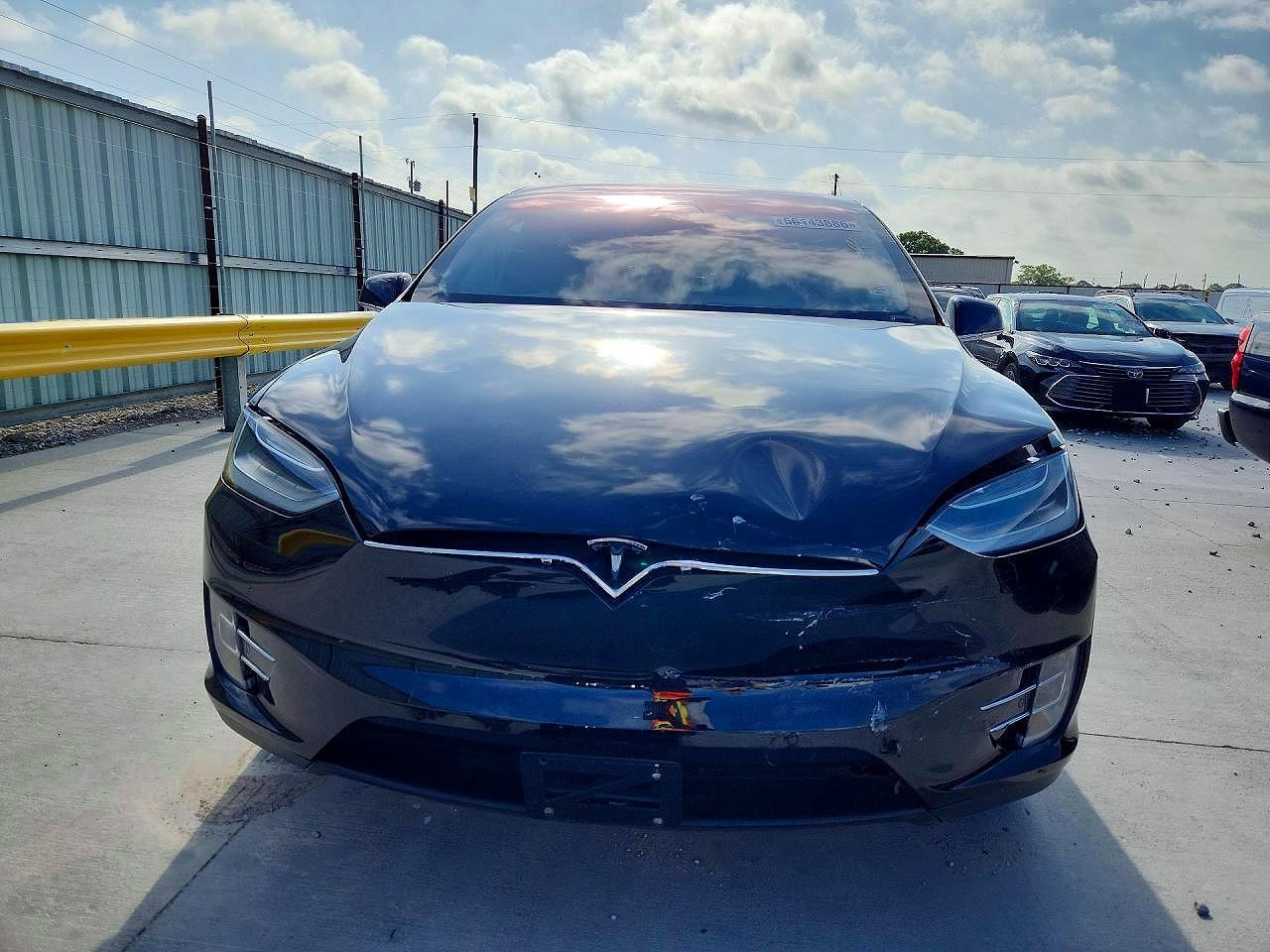 2017 Tesla Model X - Image 5