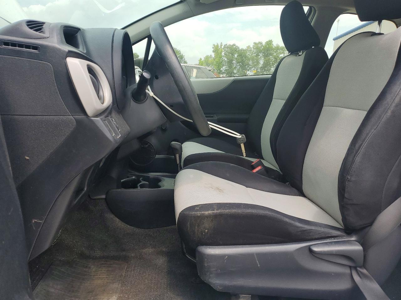 2012 Toyota Yaris 3-Door L - Фото 7