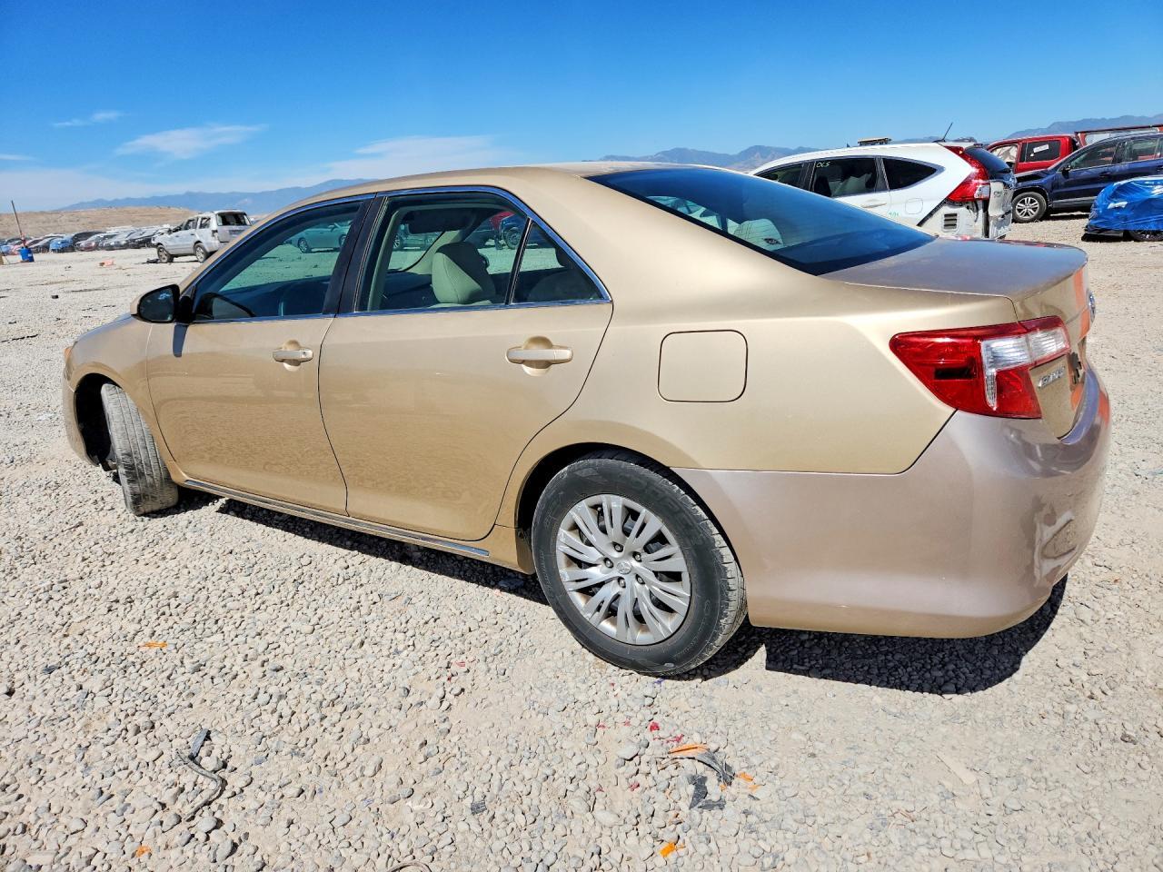 2012 Toyota Camry Le - Фото 2