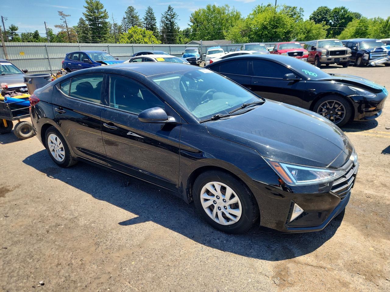 2020 Hyundai Elantra Se - Image 4