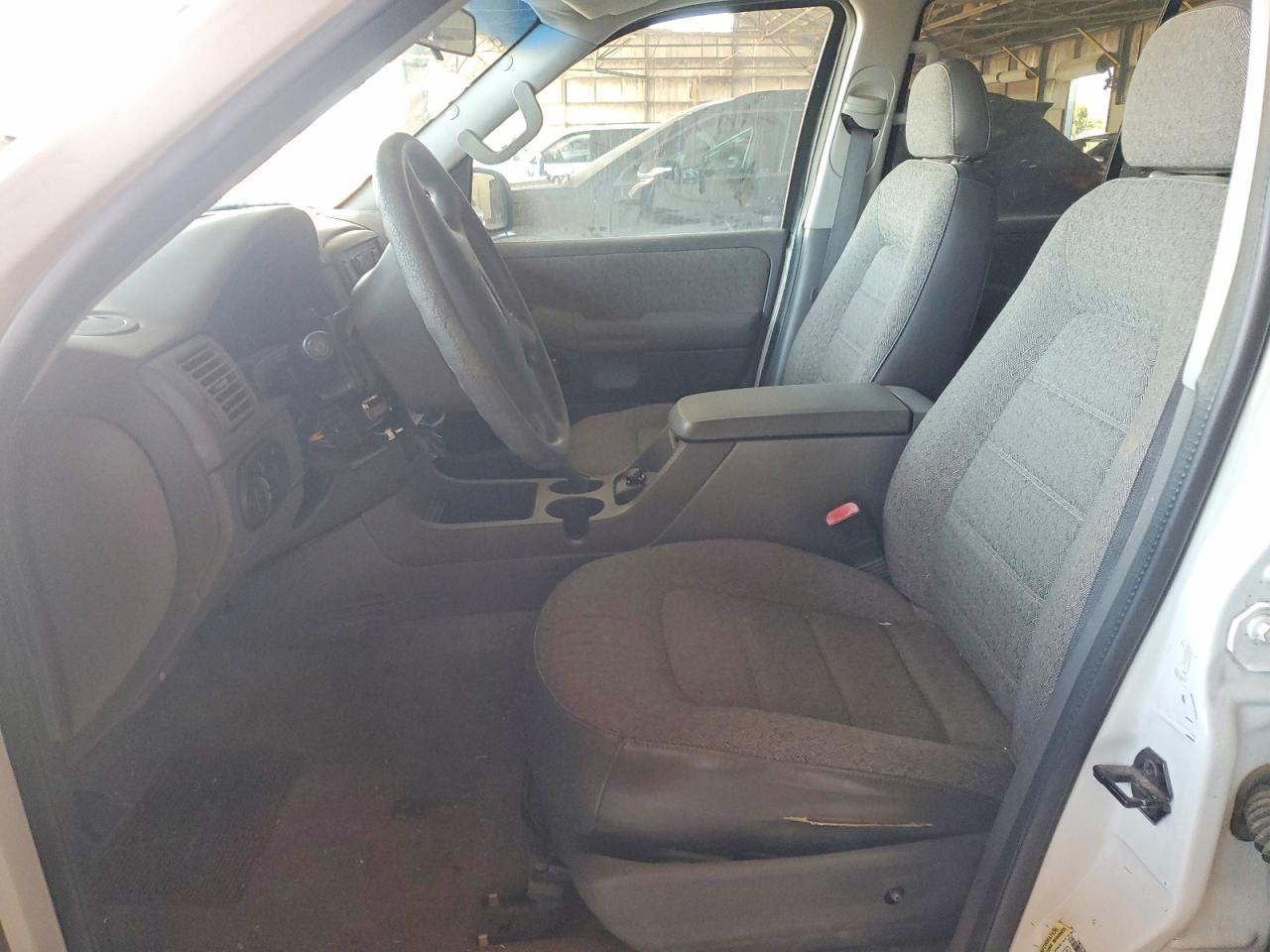2004 Ford Explorer Xls - Image 7