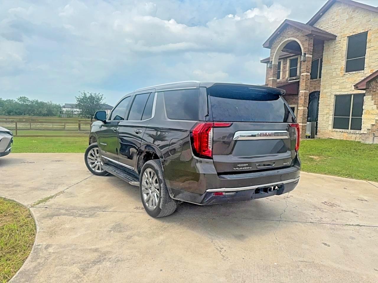 2021 GMC Yukon Slt - Фото 3