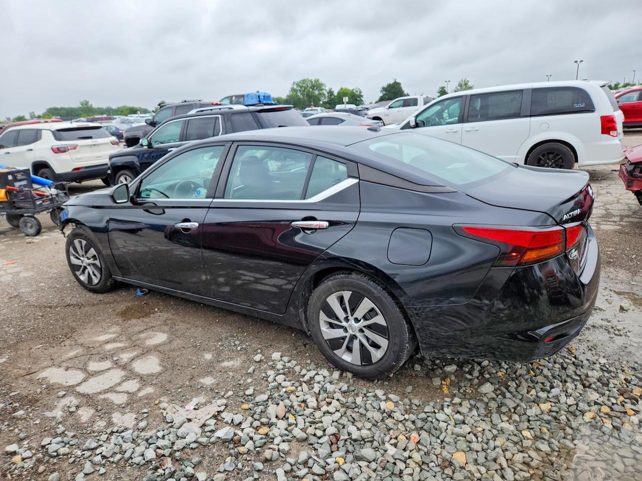 2020 Nissan Altima S - Фото 2