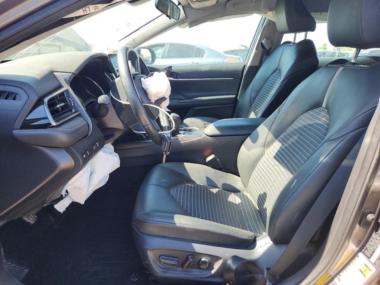 2022 Toyota Camry Se - Фото 7