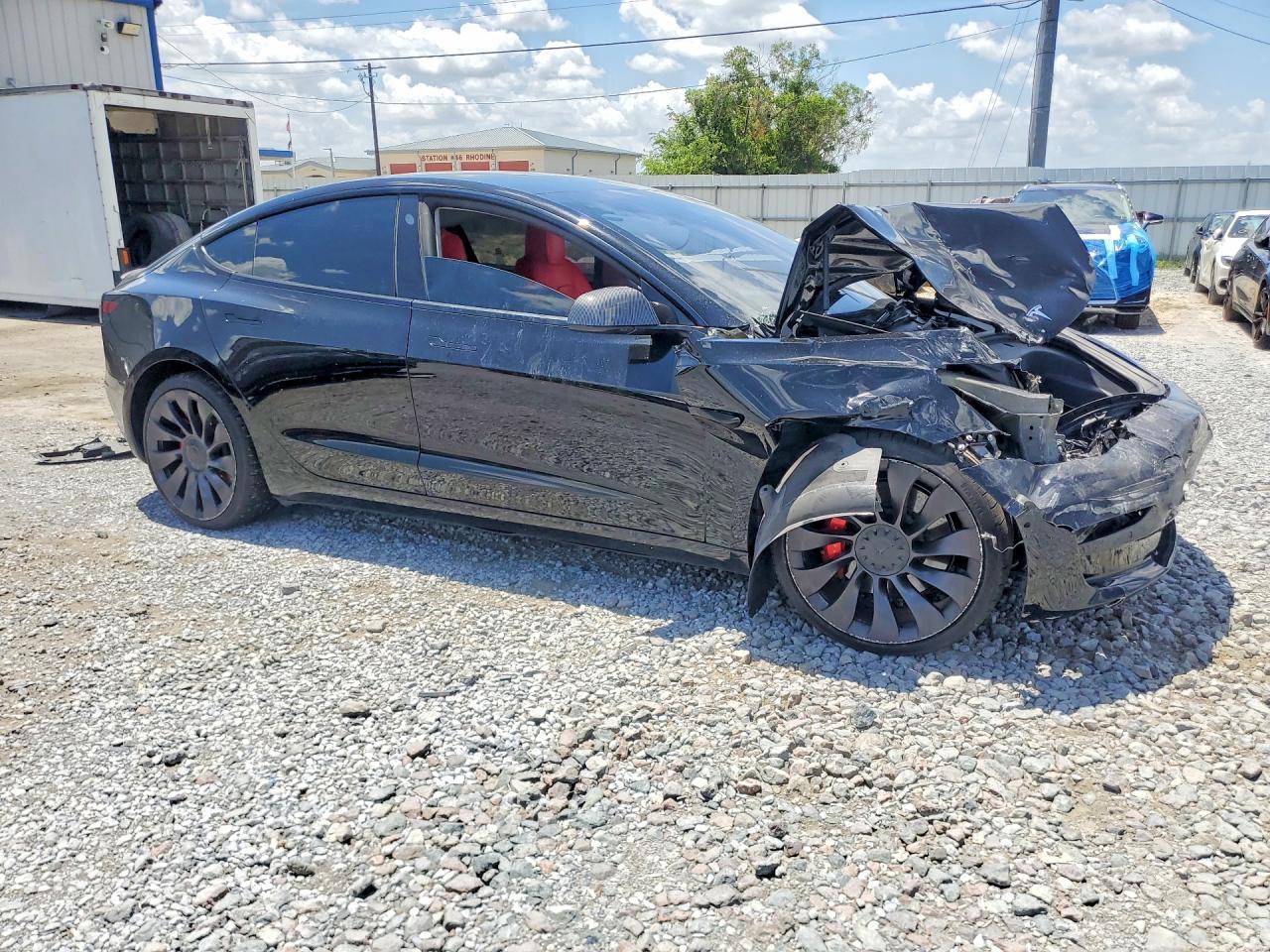 2022 Tesla Model 3 - Фото 4
