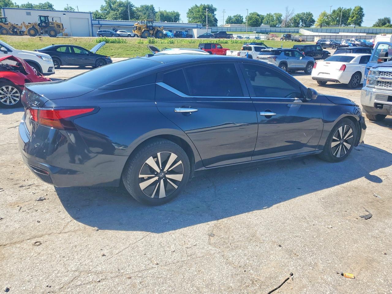 2022 Nissan Altima Sv - Image 3