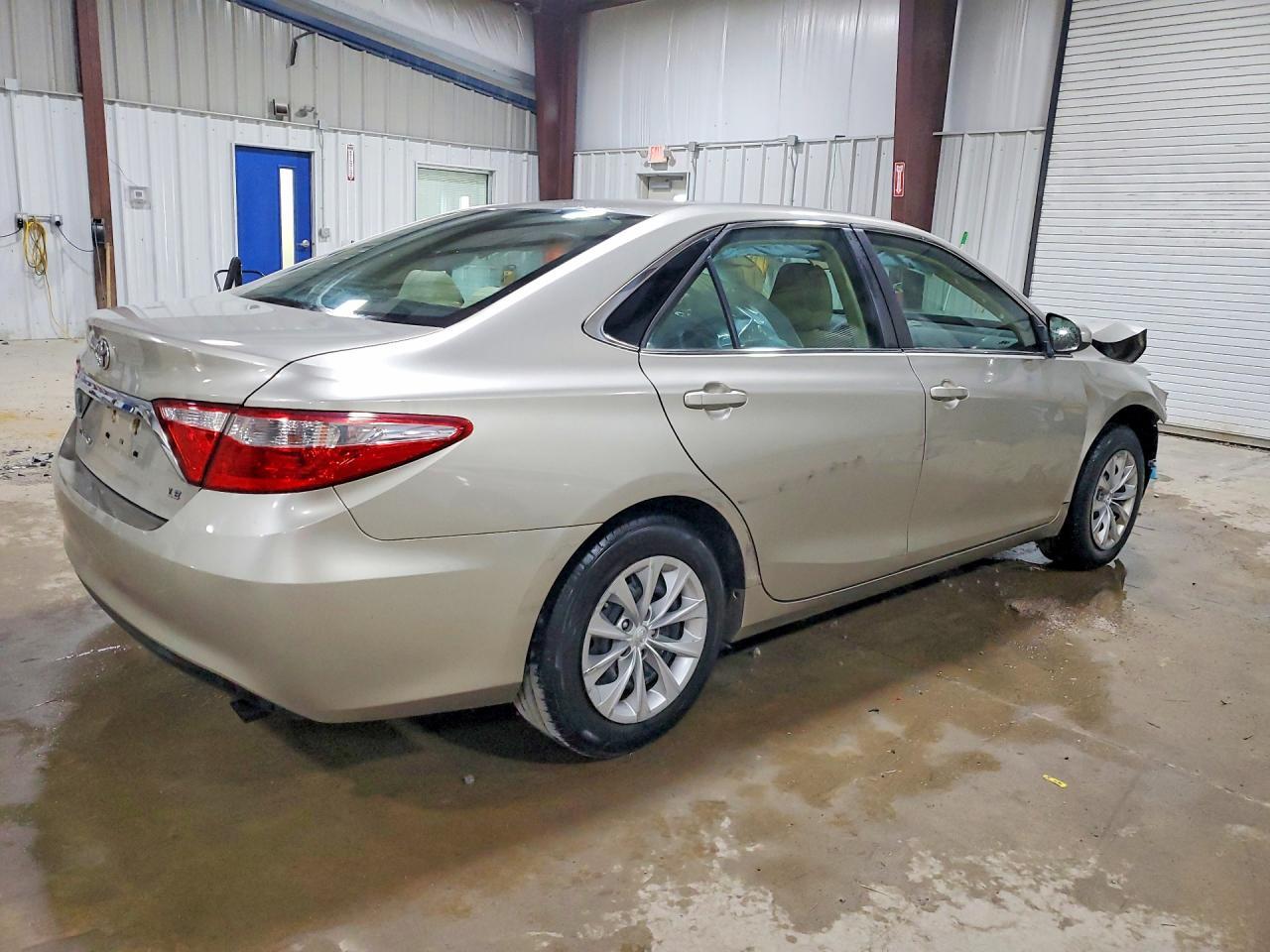 2017 Toyota Camry Le - Image 3