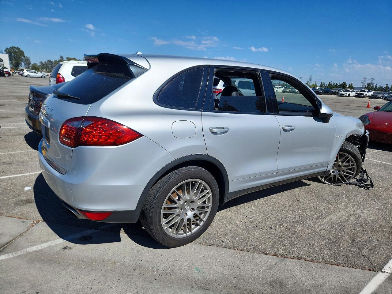 2012 Porsche Cayenne S Hybrid - Image 3